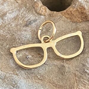 5/$10❤️❤️❤️Vintage Brass Glasses Charm Pendant